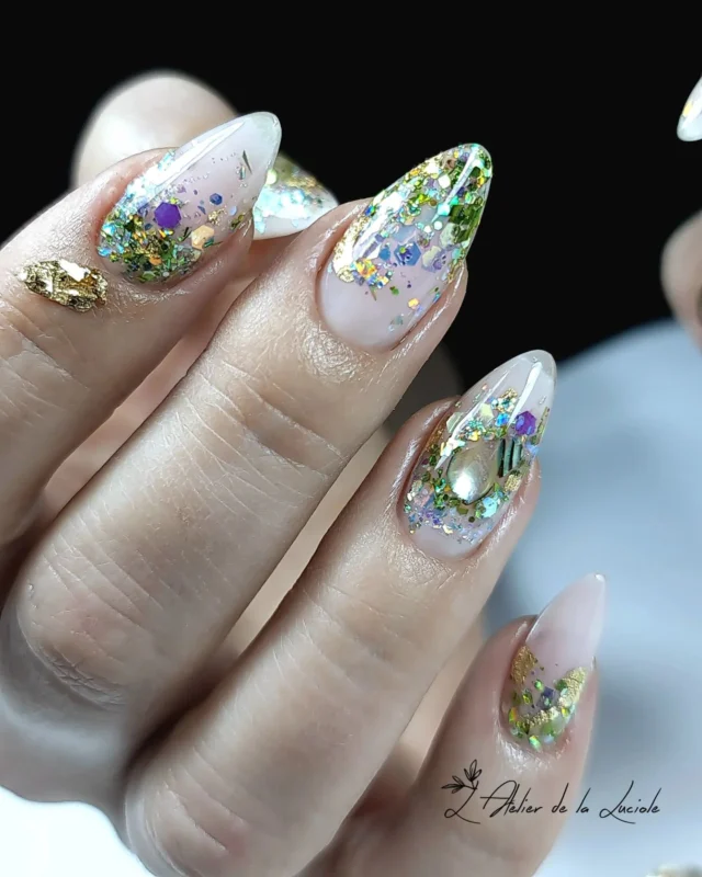 Vous êtes plutôt nail art technique (incrustations tout type)  ou nail art artistique (dessin, fleurs, perso etc etc) ? Ou bien les deux ?  Répondez moi ci dessous que je sache ! 

#latelier_luciole 
#nails 
#nailart 
#nailartist 
#nailsofinstagram
#nailsmetz 
#metznailart 
#metznails 
#art
#artonnails